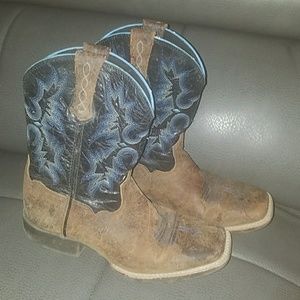 Ariat Youth Boys tombstone square toe boots.